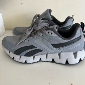 Men Reebok Gray and Black Running Shoes